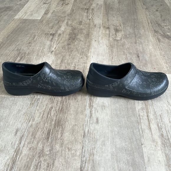 Mercy Work Crocs - Picture 5 of 5